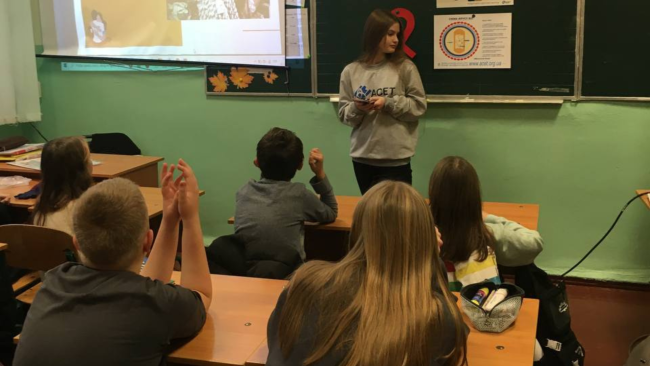 Viktoria helping deliver sessions in school