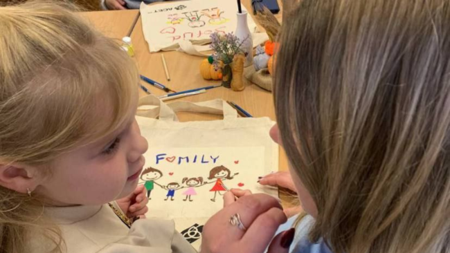 An ACET Ukraine art therapy session